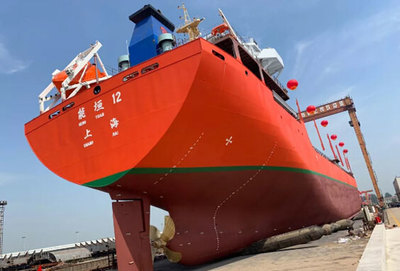 上海能垣海运 “ 能垣12 ”轮12000吨级一级汽油船顺利上水
